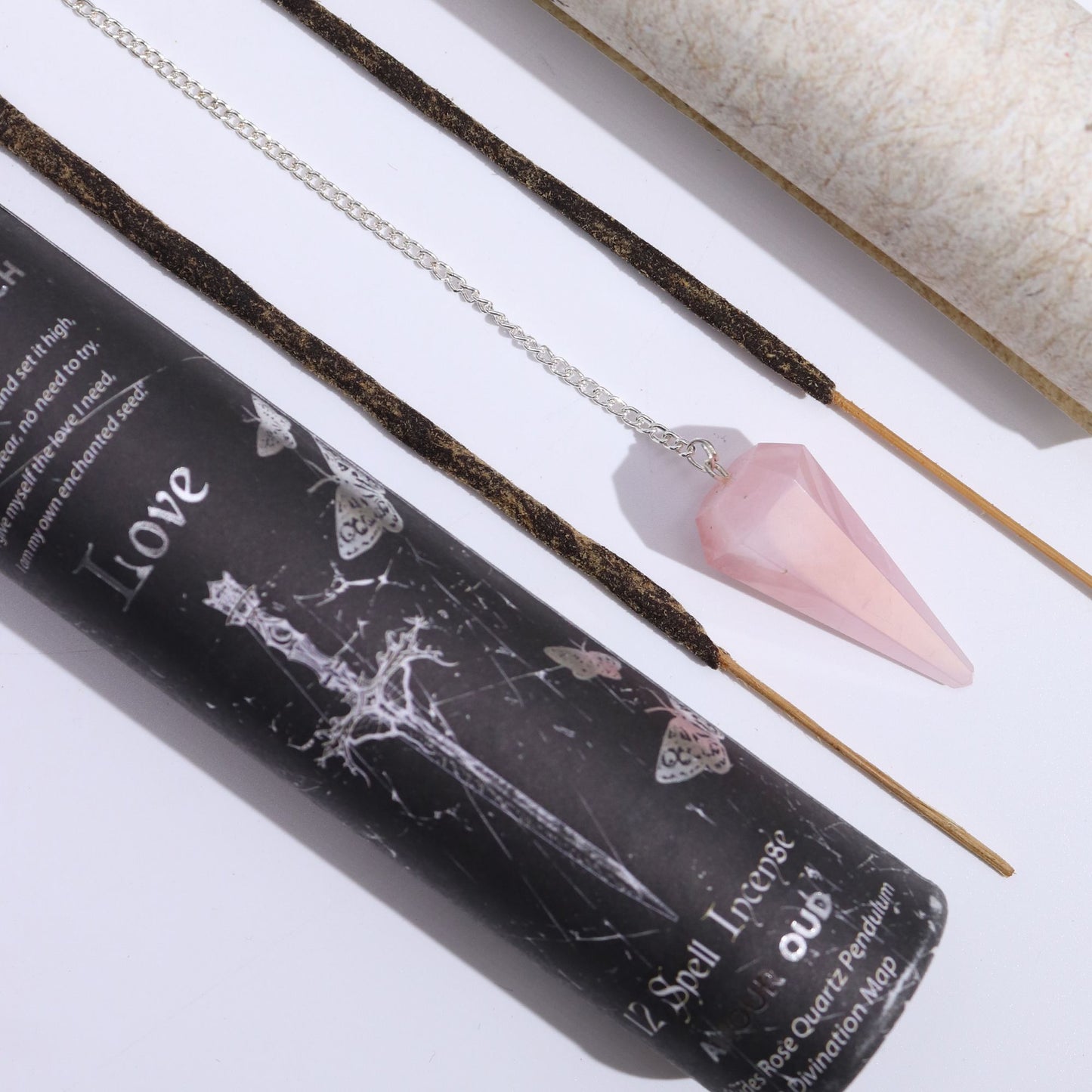 Incenso Ritual de Bruxa Antiga - Amor | Pêndulo de Quartzo Rosa