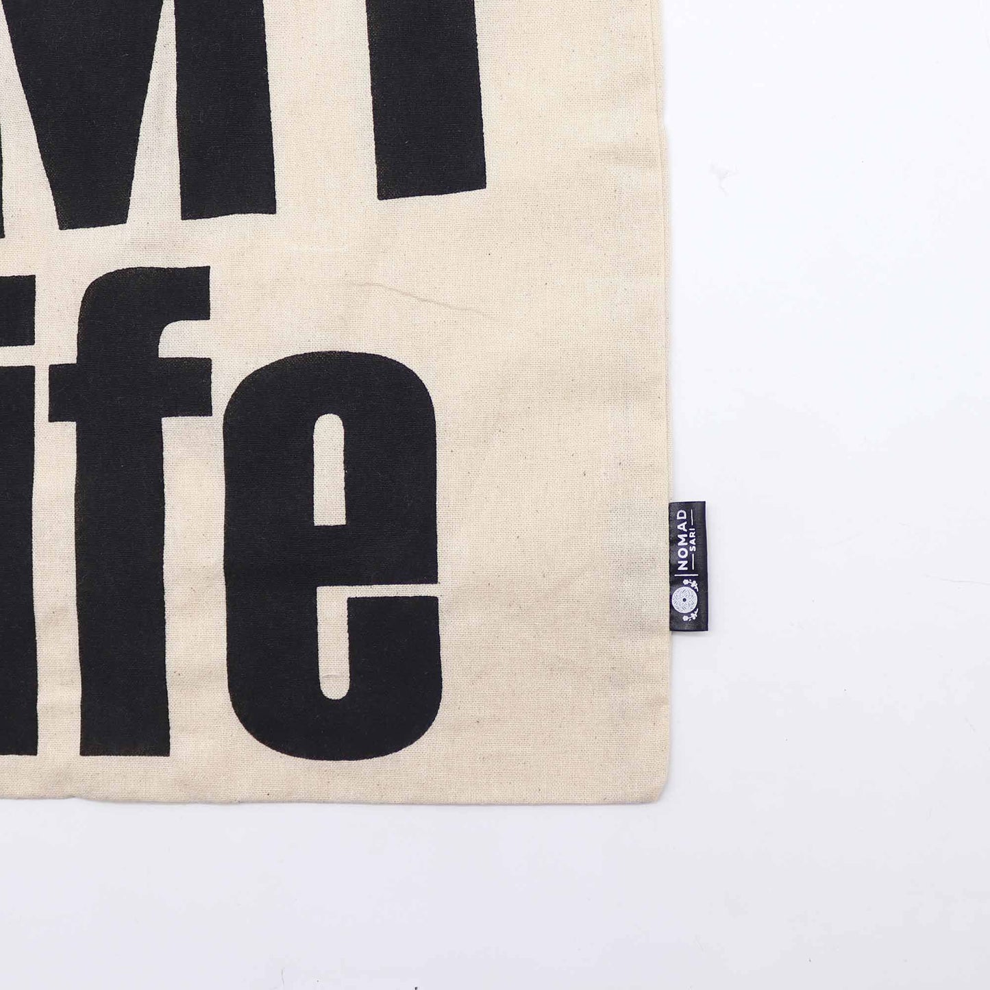 Bolsa Tote Icónica Nomad Sari - It's My Life - Natural 4oz