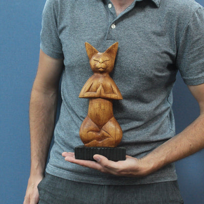 Gato de Yoga Esculpido à Mão - Lótus