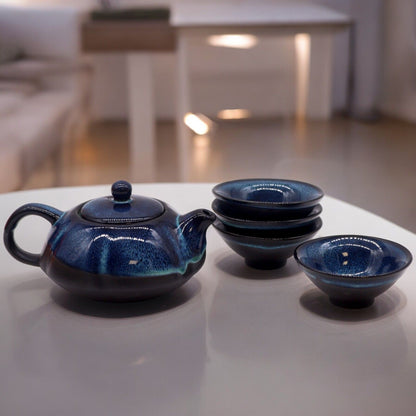 Conjunto de Bule em Tons de Azul com Quatro Chávenas