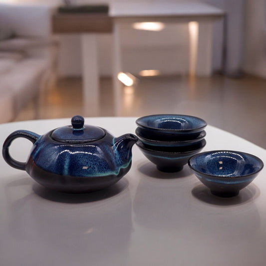Conjunto de Bule em Tons de Azul com Quatro Chávenas