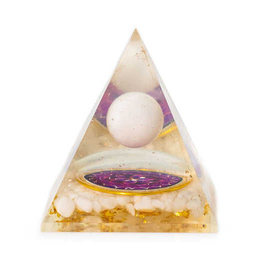 Pirâmide de Orgonite 7 x 6 cm com Esfera e Fragmentos de Quartzo