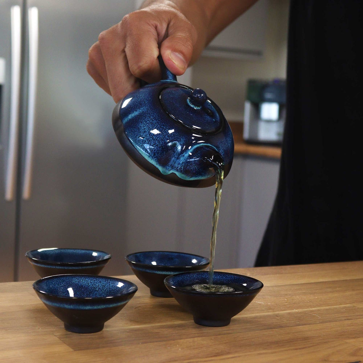 Conjunto de Bule em Tons de Azul com Quatro Chávenas