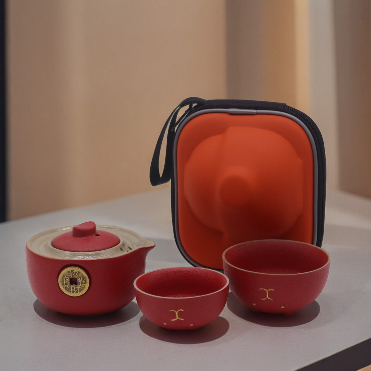 Conjunto de Bule Gato do Dinheiro Vermelho com Duas Chávenas e Estojo