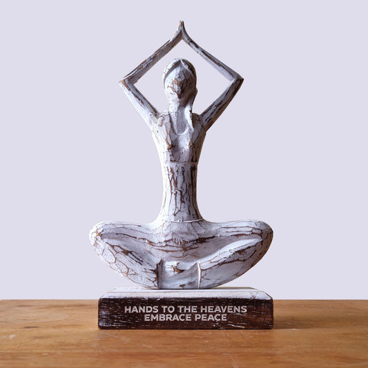 Figura de Yoga em Madeira - Mãos ao Céu
