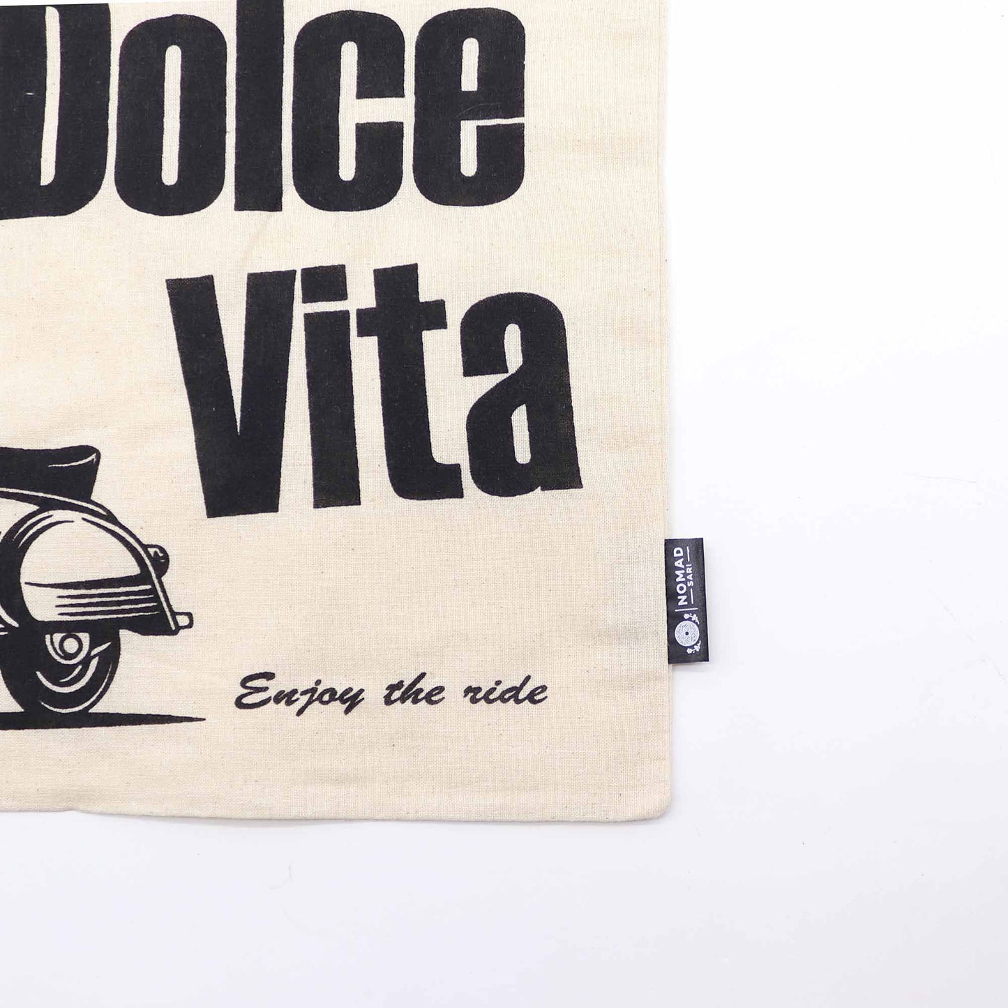 Bolsa Tote Icónica Nomad Sari - La Dolce Vita - Natural 4oz