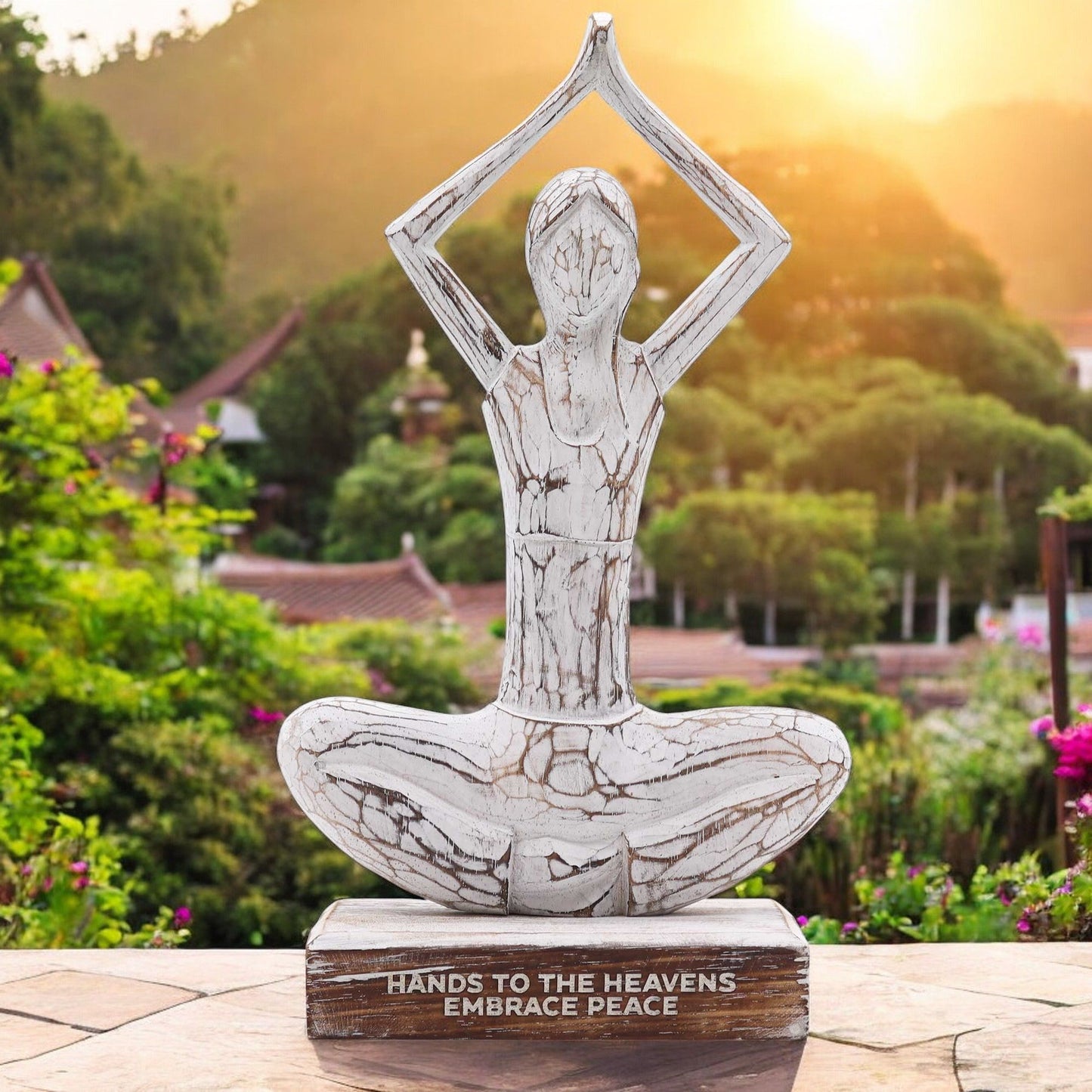 Figura de Yoga em Madeira - Mãos ao Céu