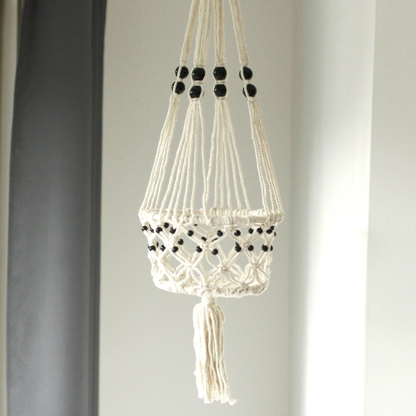 Suporte de Vaso em Macramé - Grande com Contas
