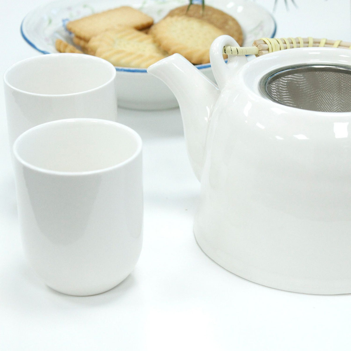 Conjunto de Bule Branco Clássico com Seis Chávenas
