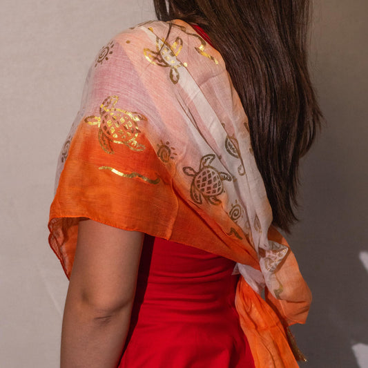 Lenço Nomad Sari Verão com Estampado de Tartarugas - Coral (180x50cm)