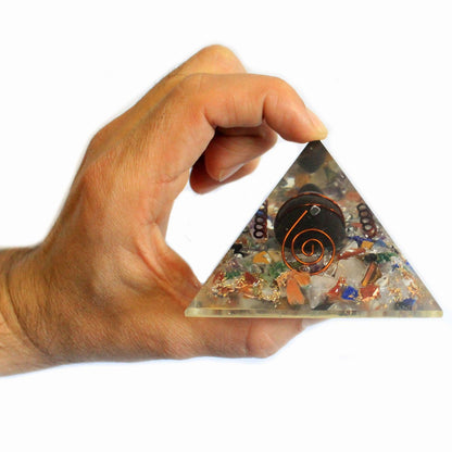 Pirâmide de Orgonite 60 mm com Cristais e Cobre