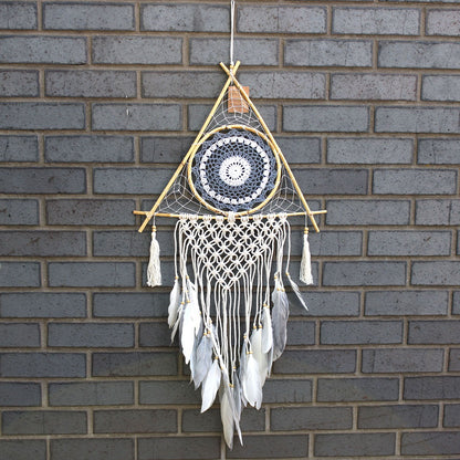 Guarda Sonhos Macramé - Grande Pirâmide Branco/Cinza