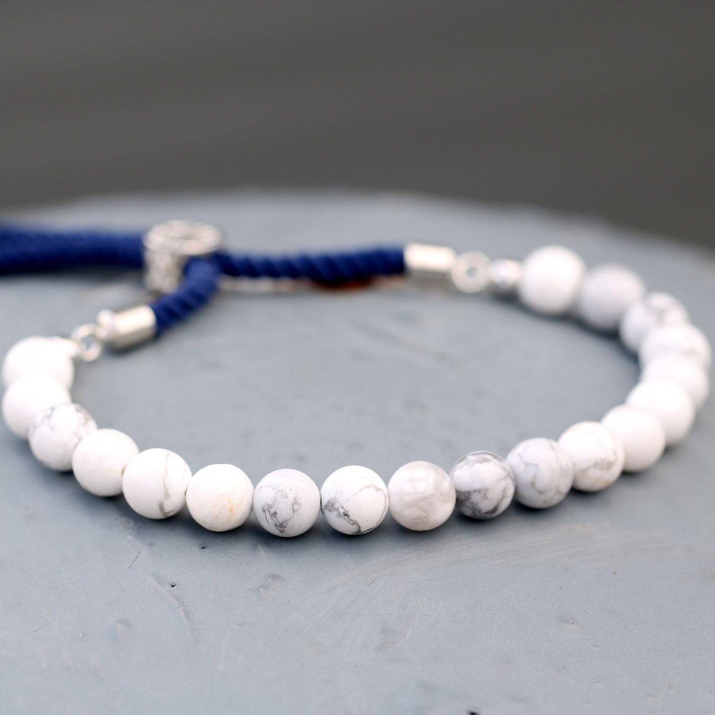 Pulseira de Howlita Branca Ajustável