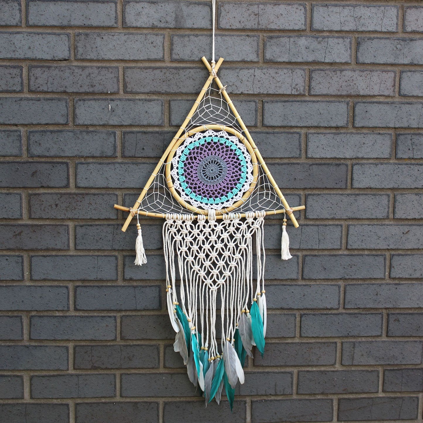 Guarda Sonhos Macramé - Grande Pirâmide Branco/Turquesa