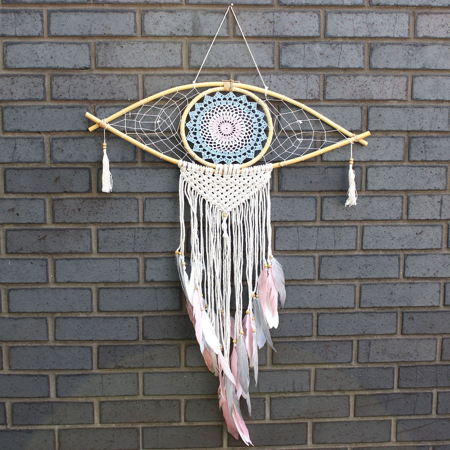 Guarda Sonhos Macramé - Grande Olho Azul/Branco/Rosa