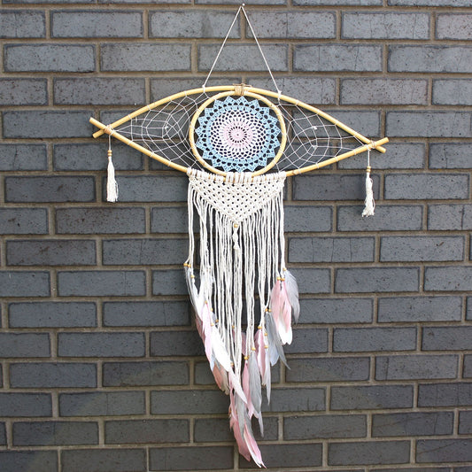Guarda Sonhos Macramé - Grande Olho Azul/Branco/Rosa