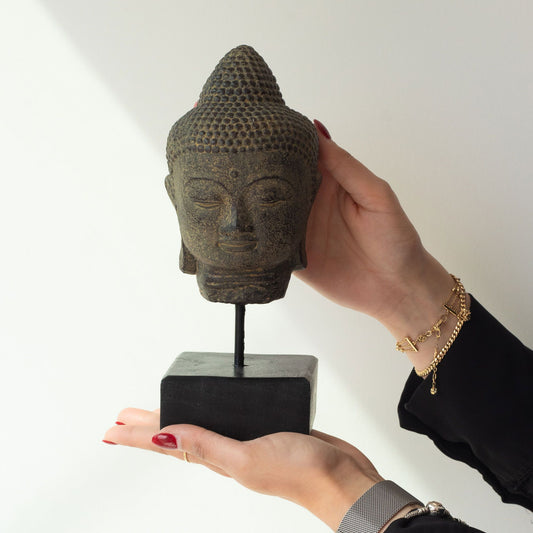 Cabeça de Buda em Repouso sobre Suporte